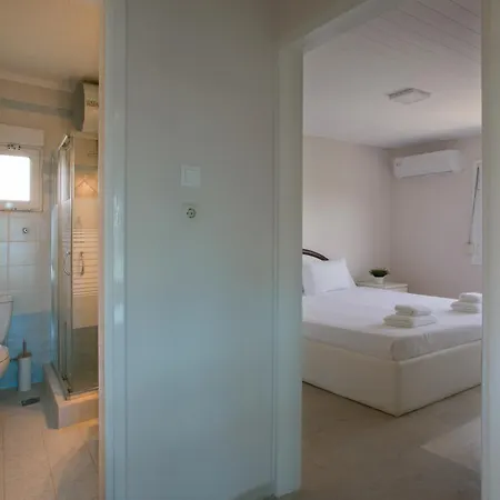 別荘 Thalori House