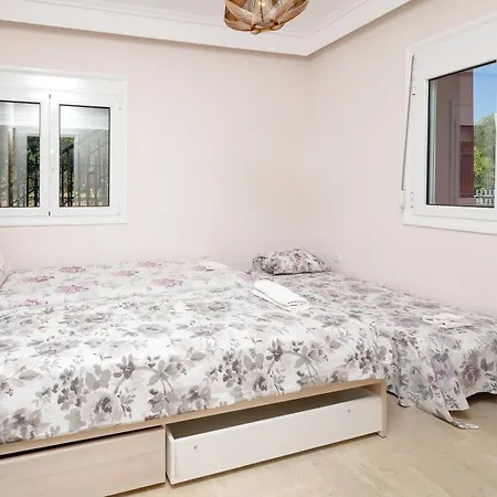 Holiday home Thalori House *