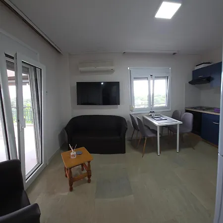 度假居 Thalori House